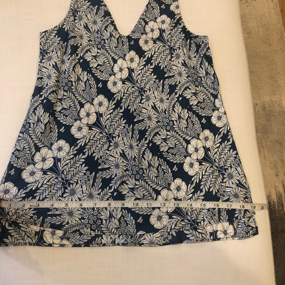 Abigail Borg for J. Crew Blue & White Floral V Neck Tank Top - Size 2 - Picture 8 of 9